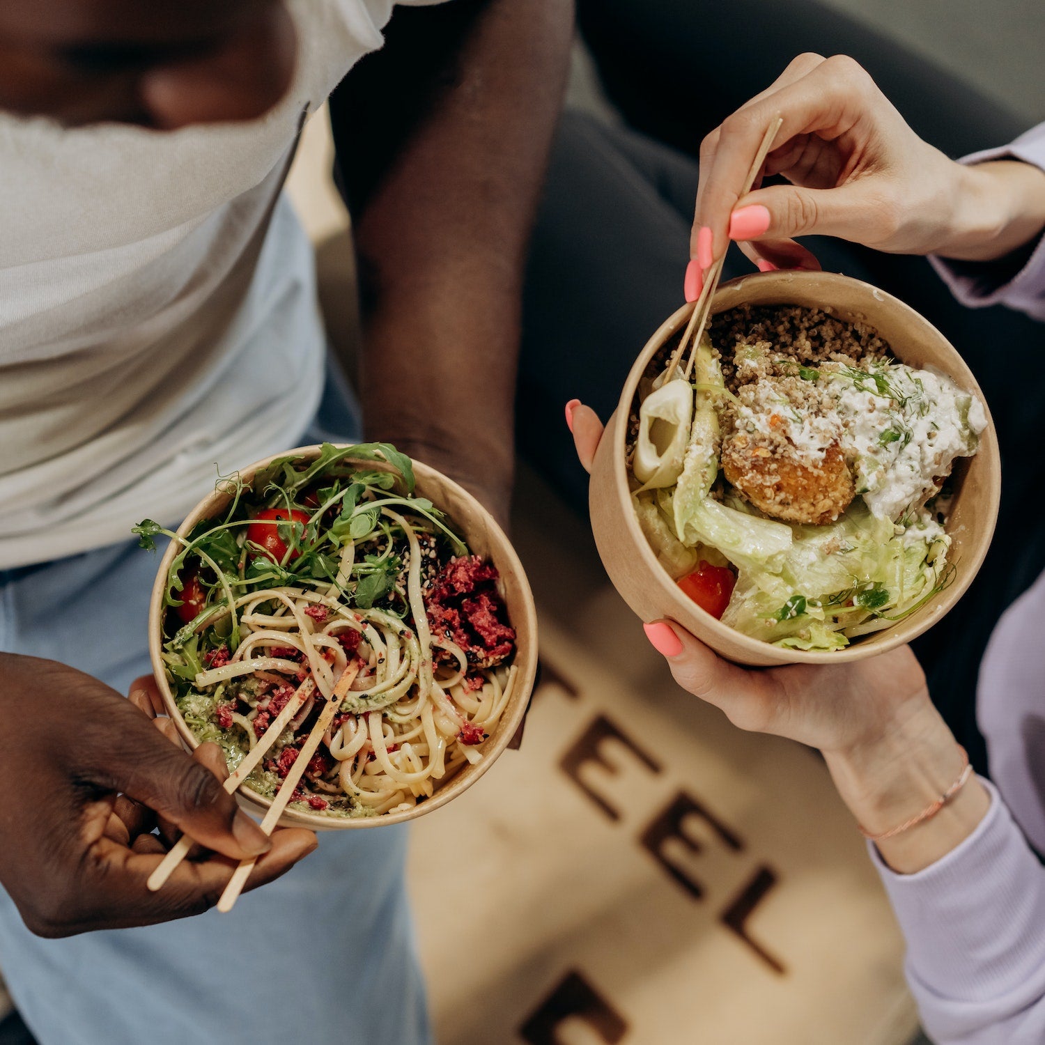 couple-eating-healthy-meals